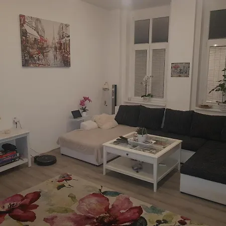 Apartment Svahova 988 10 *